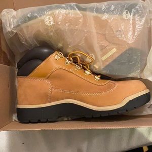 NIB Juniors Timberland Field Boot 5.5